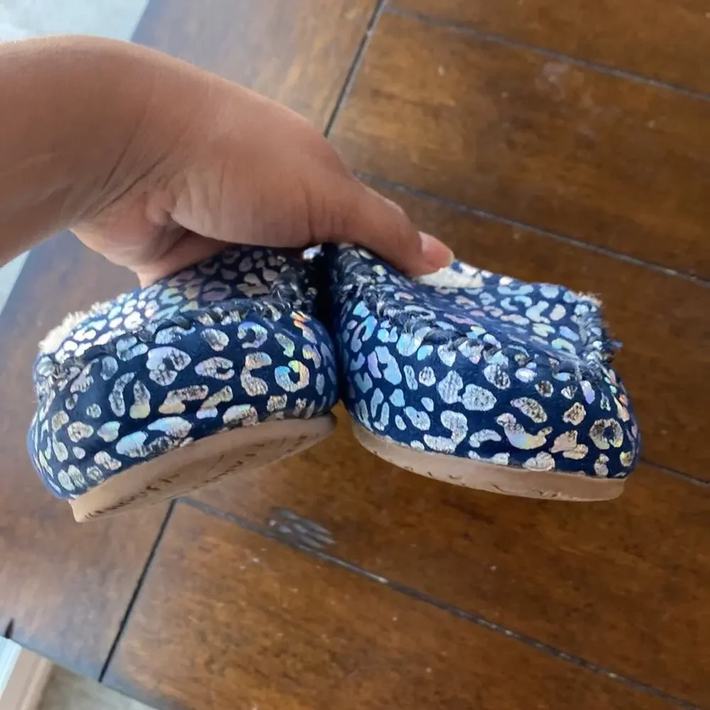 Lands' End rainbow holographic faux Sherpa lined slippers size 13 blue silver